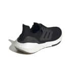 ADIDAS ULTRABOOST 22 J     CBLACK/CBLACK/FTWWHT - Image 4