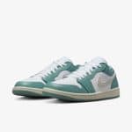 NIKE WMNS AIR JORDAN 1 LOW - Image 3
