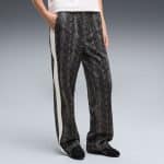 PUMA T7 Snake AOP Straight Pants op