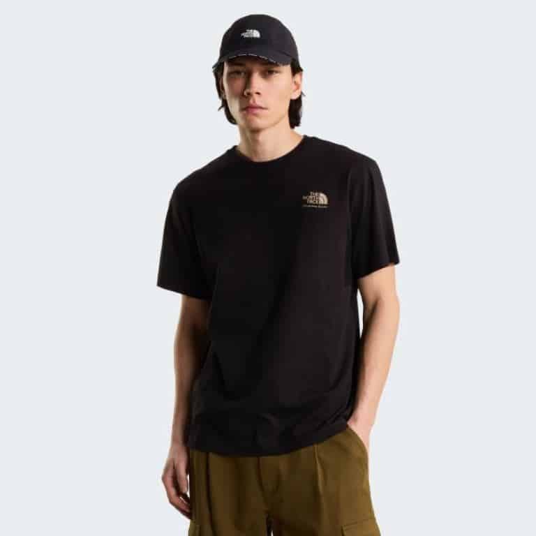 NF0A8JACJK31-NFJK3.jpg THE NORTH FACE U OG STORE RLX SS TEE-G TNF BLACK - Image 1