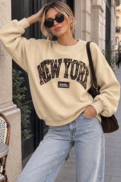 TE-576-MA1-TAUPE.jpg EMMA ASHLEY OVERSIZE SWEATHIRT NEW YORK - Image 1